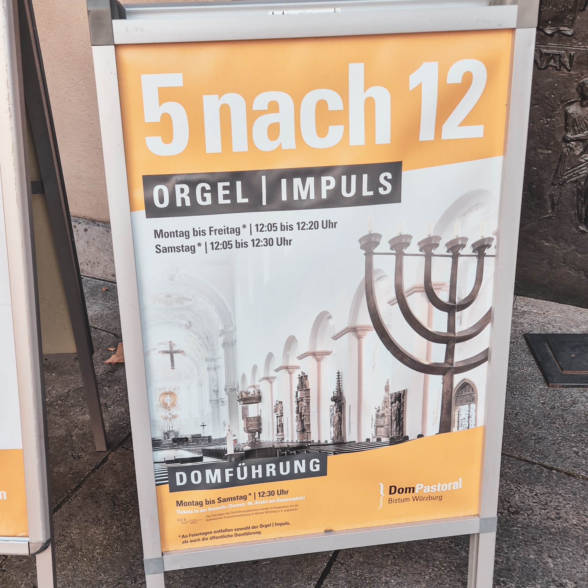 Das Plakat für aktuelle Veranstaltungen im Dom